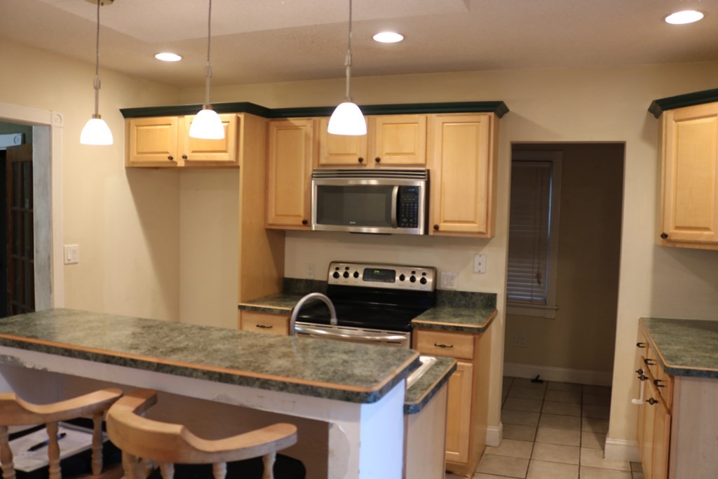 27 Reed Street Springfield, MA 01109 - Photo 3 of 15 Gallery Image 3