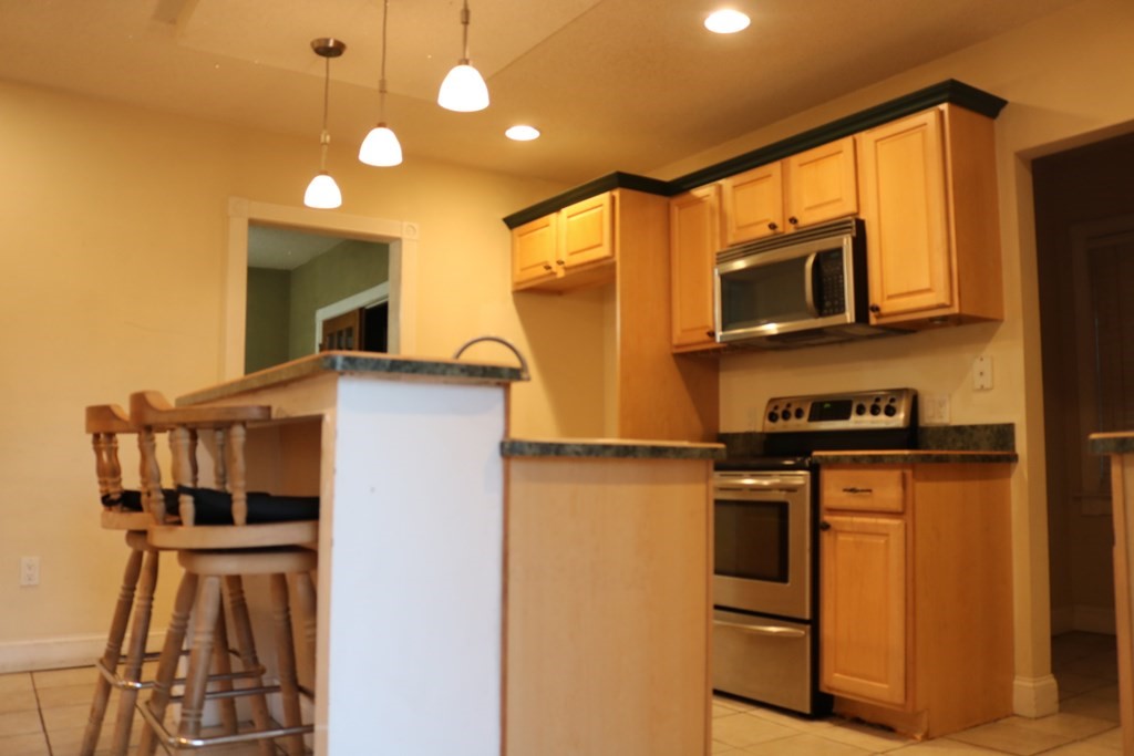 27 Reed Street Springfield, MA 01109 - Photo 5 of 15 Gallery Image 5