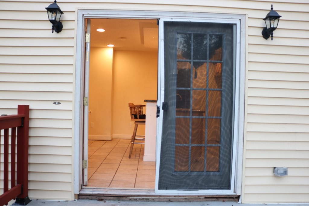 27 Reed Street Springfield, MA 01109 - Photo 6 of 15 Gallery Image 6