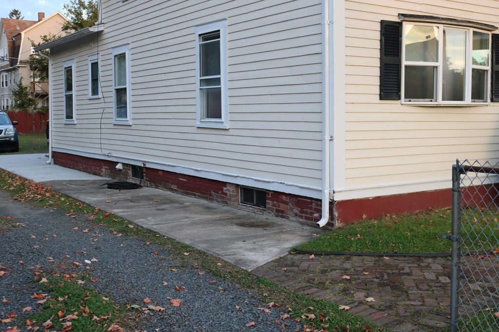 27 Reed Street Springfield, MA 01109 - Photo 8 of 15 Gallery Image 8
