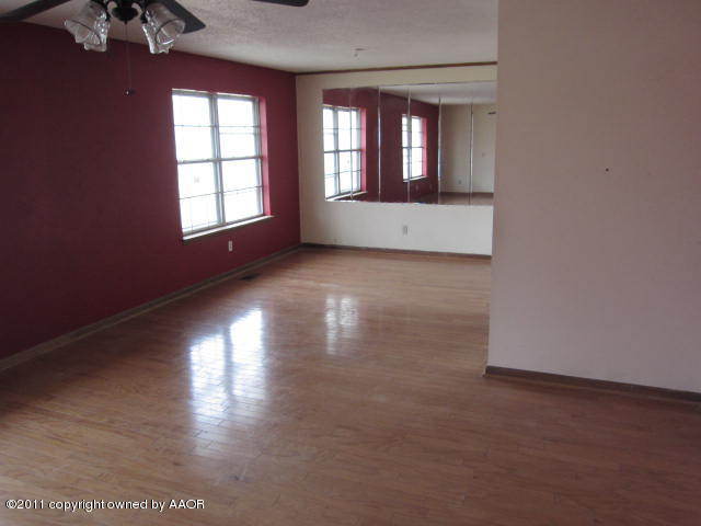 3515 Rutson Drive Amarillo, TX 79109 - Photo 3 of 5 2nd living rm