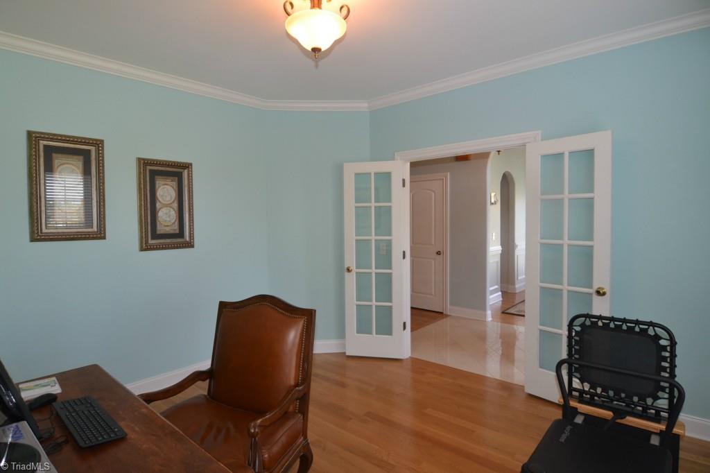 8503 Bethel Ridge Drive Oak Ridge, NC 27310 - Photo 3 of 25 Living Room