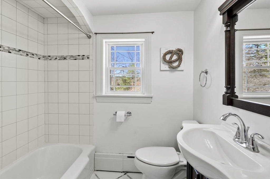 19 Loveland Road Webster, MA 01570 - Photo 16 of 42 Gallery Image 16