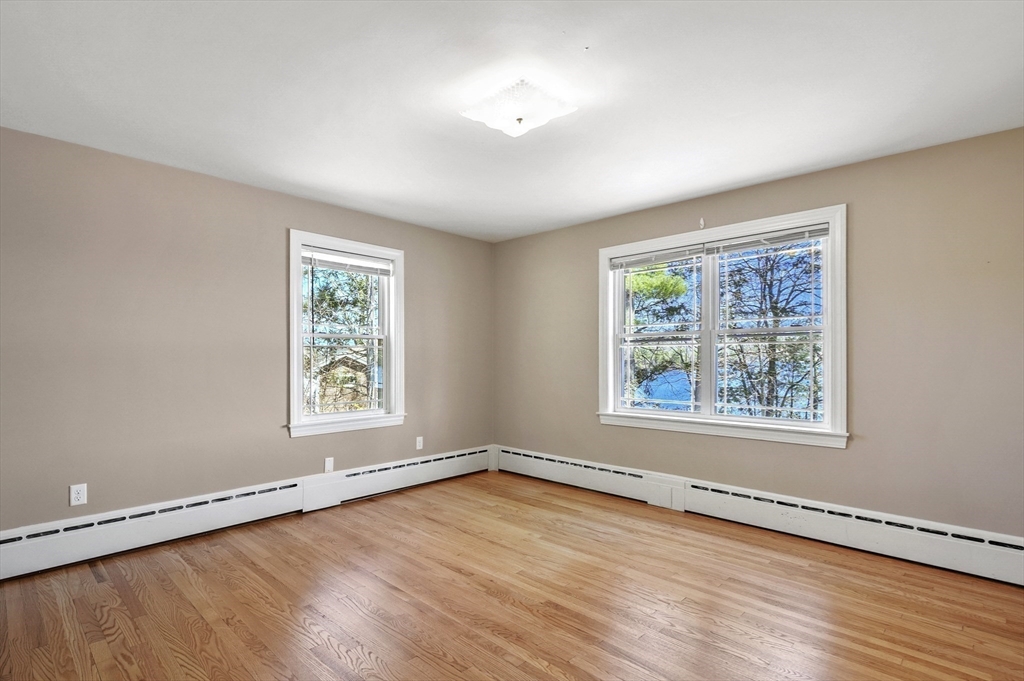 19 Loveland Road Webster, MA 01570 - Photo 21 of 42 Gallery Image 21