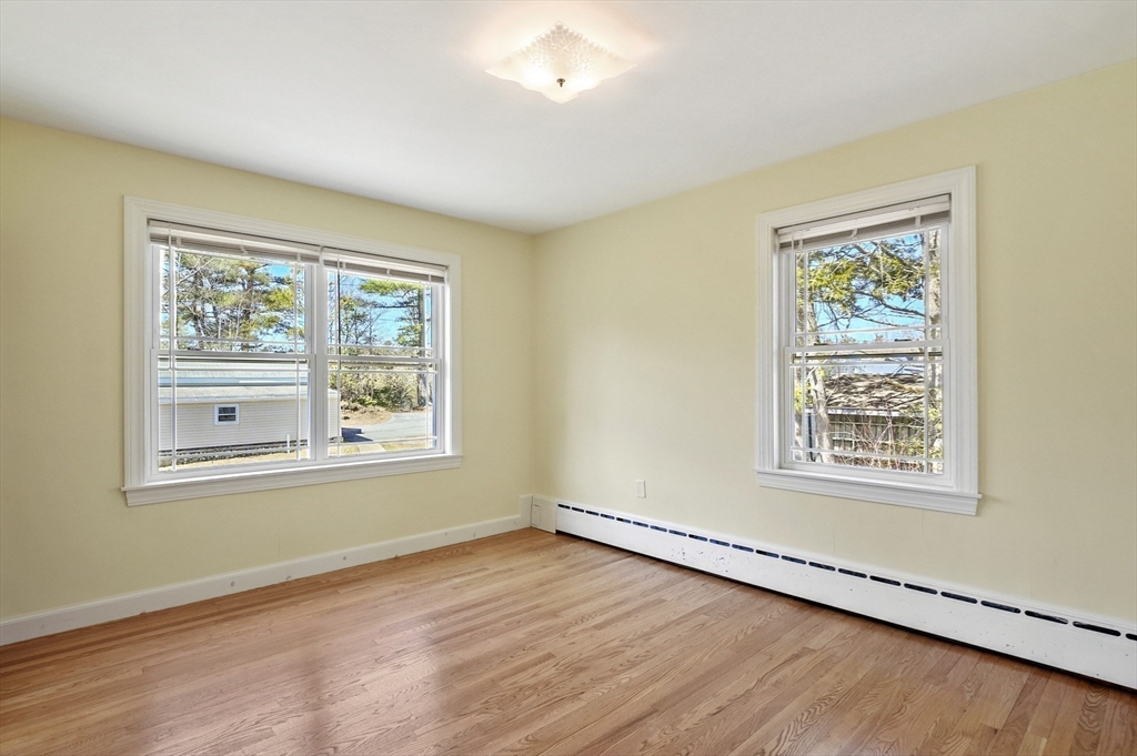 19 Loveland Road Webster, MA 01570 - Photo 26 of 42 Gallery Image 26
