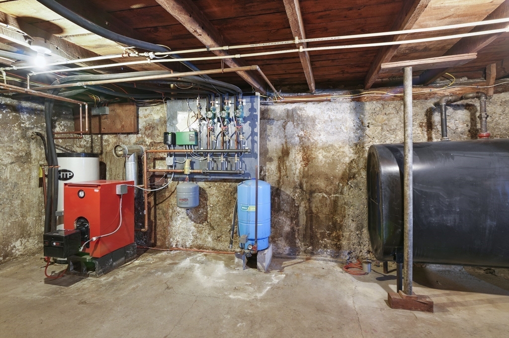 19 Loveland Road Webster, MA 01570 - Photo 31 of 42 Gallery Image 31