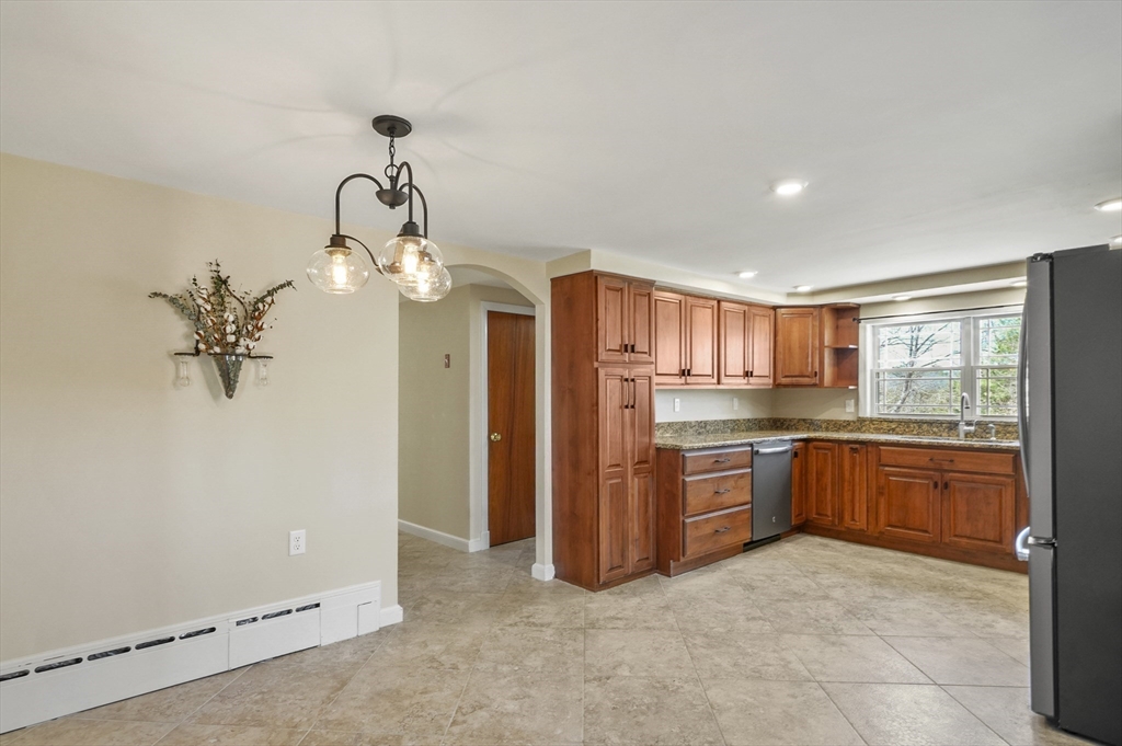 19 Loveland Road Webster, MA 01570 - Photo 10 of 42 Gallery Image 10