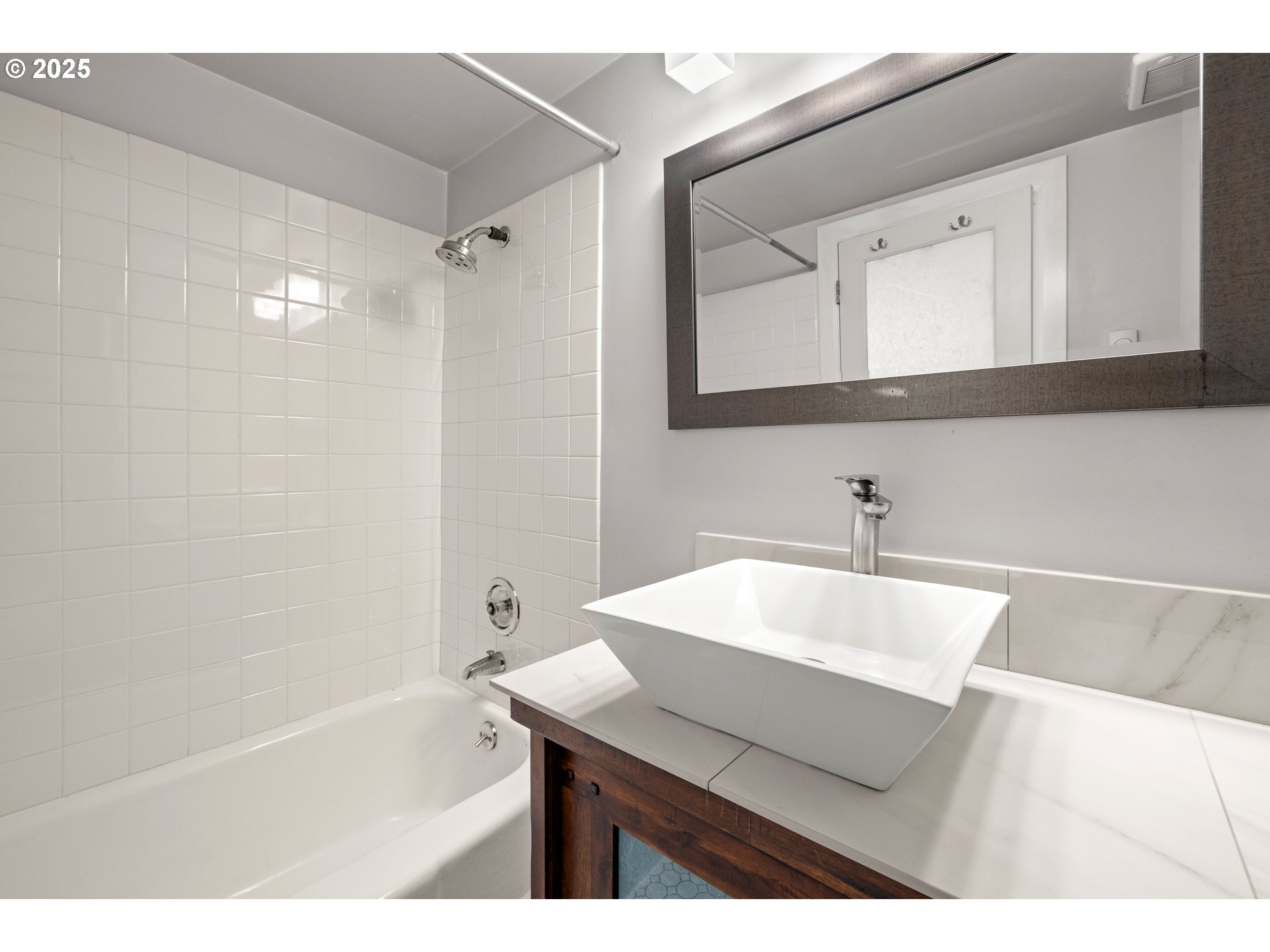 2211 Southwest Park Place, Unit 603 Portland, OR 97205 - Photo 25 of 27 a bathroom with a bathtub a sink and a mirror