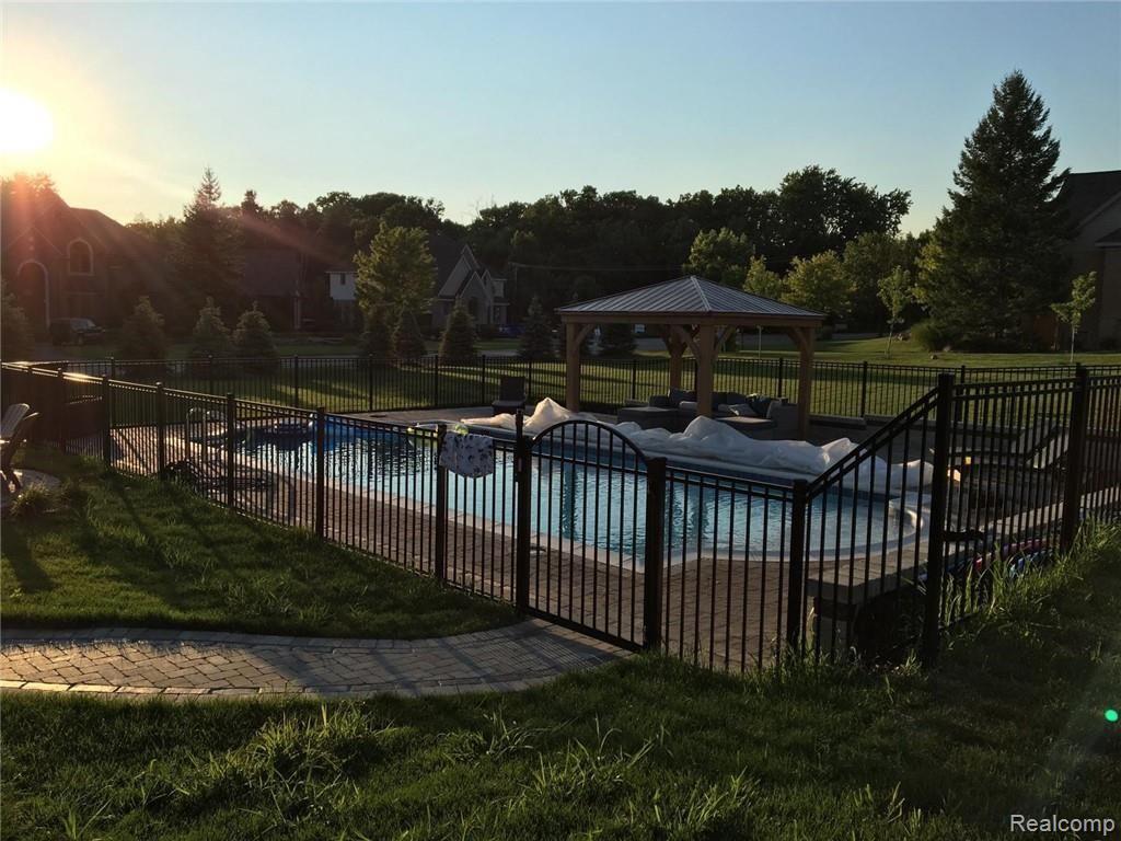 110 Fieldway Court Rochester, MI 48306 - Photo 8 of 46