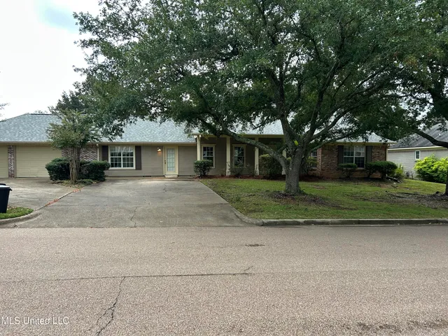 $290,000 | 102 Rockwood Drive, Madison, MS 39110