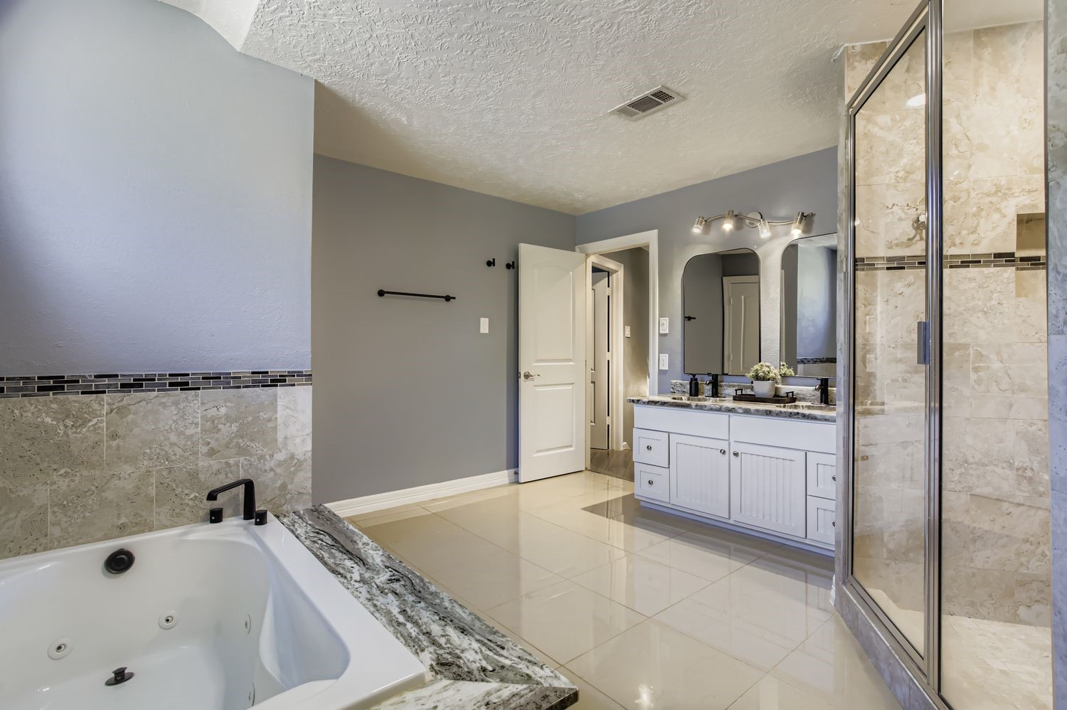 16614 Creeksouth Road Houston, TX 77068 - Photo 21 of 36 a bathroom with a bathtub and a sink