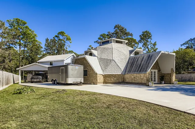 a view of a outdoor space
