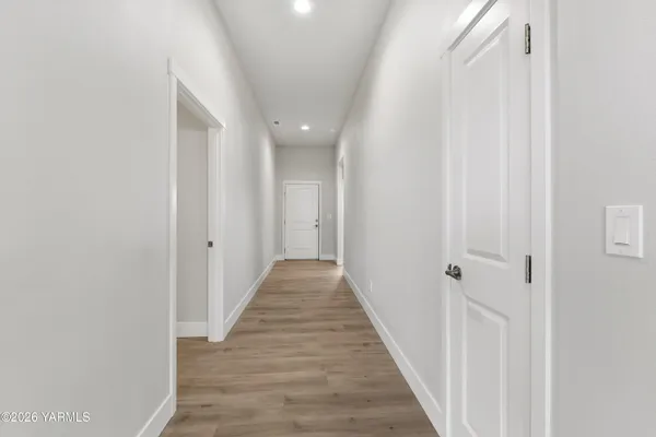 $407,850 | 1607 Castlewood Court, Unit PHASE 11 LOT 299) SPEC, Grandview, WA 98930