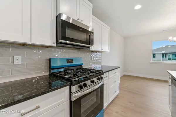 $407,850 | 1607 Castlewood Court, Unit PHASE 11 LOT 299) SPEC, Grandview, WA 98930