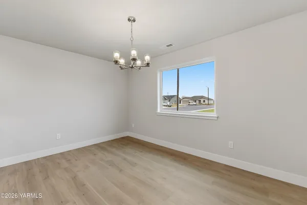 $407,850 | 1607 Castlewood Court, Unit PHASE 11 LOT 299) SPEC, Grandview, WA 98930