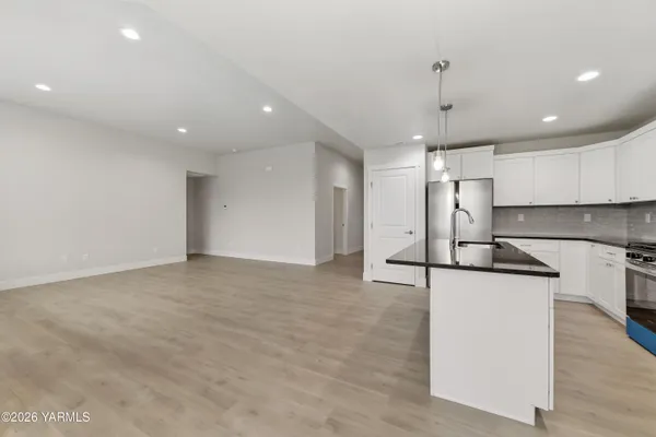 $407,850 | 1607 Castlewood Court, Unit PHASE 11 LOT 299) SPEC, Grandview, WA 98930