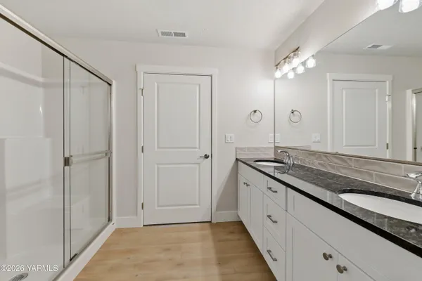 $407,850 | 1607 Castlewood Court, Unit PHASE 11 LOT 299) SPEC, Grandview, WA 98930