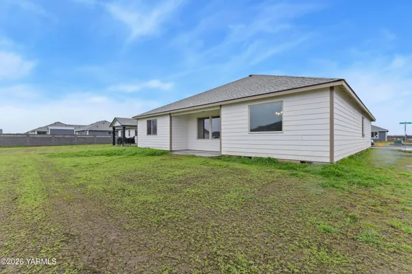 $407,850 | 1607 Castlewood Court, Unit PHASE 11 LOT 299) SPEC, Grandview, WA 98930