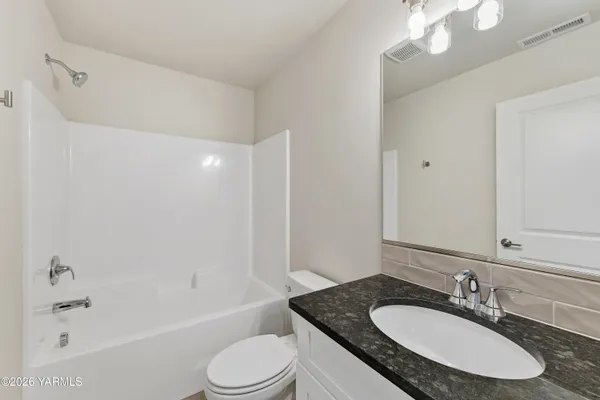 $407,850 | 1607 Castlewood Court, Unit PHASE 11 LOT 299) SPEC, Grandview, WA 98930