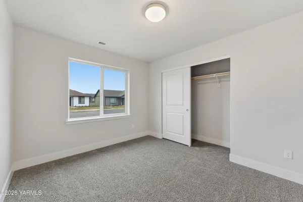 $407,850 | 1607 Castlewood Court, Unit PHASE 11 LOT 299) SPEC, Grandview, WA 98930