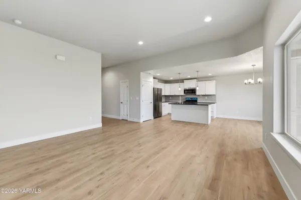 $407,850 | 1607 Castlewood Court, Unit PHASE 11 LOT 299) SPEC, Grandview, WA 98930