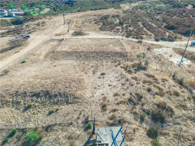 a view of a dry yard with trees