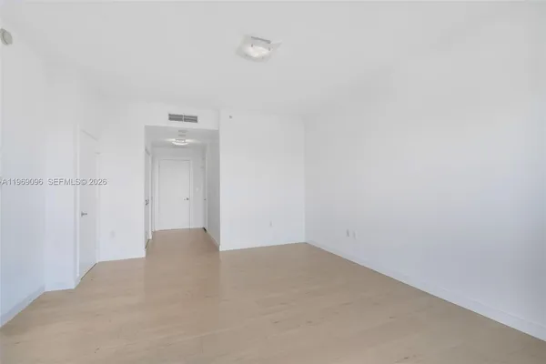 $7,500 | 900 Biscayne Boulevard, Unit 2401, Miami, FL 33132
