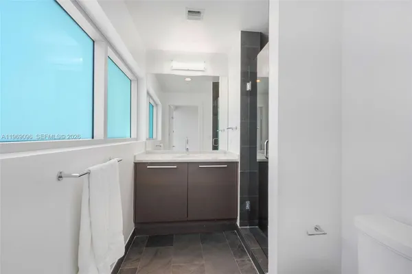 $7,500 | 900 Biscayne Boulevard, Unit 2401, Miami, FL 33132