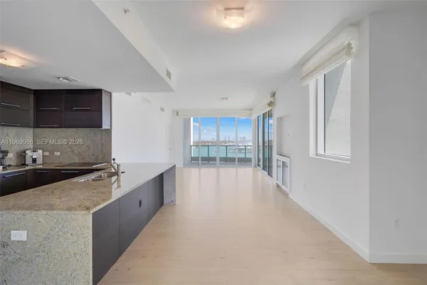 $7,500 | 900 Biscayne Boulevard, Unit 2401, Miami, FL 33132