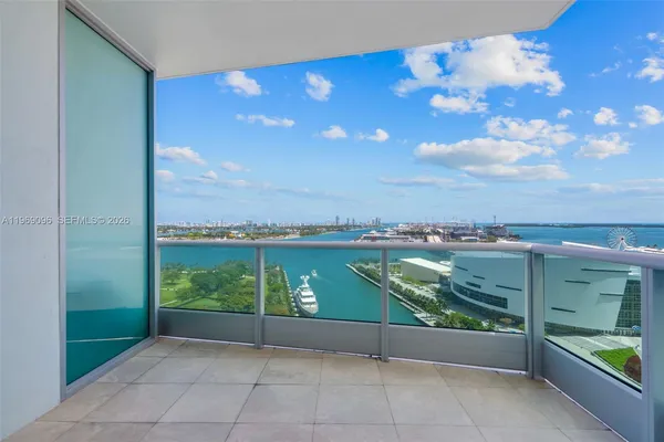 $7,500 | 900 Biscayne Boulevard, Unit 2401, Miami, FL 33132
