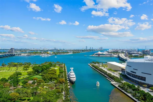 $7,500 | 900 Biscayne Boulevard, Unit 2401, Miami, FL 33132
