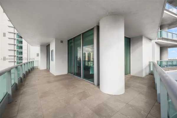 a view of entryway with livingroom
