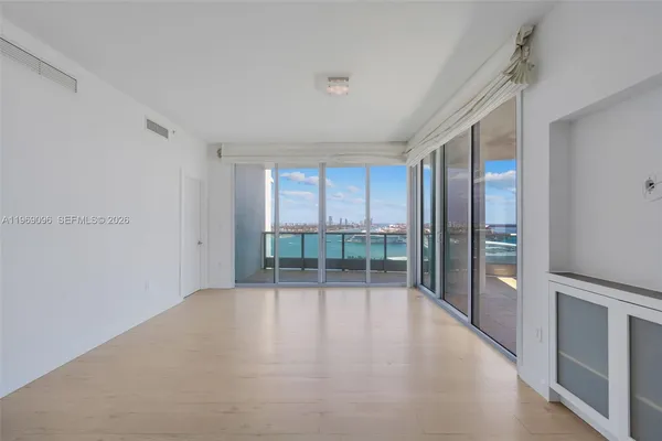$7,500 | 900 Biscayne Boulevard, Unit 2401, Miami, FL 33132