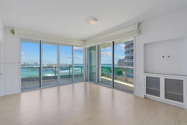 $7,500 | 900 Biscayne Boulevard, Unit 2401, Miami, FL 33132