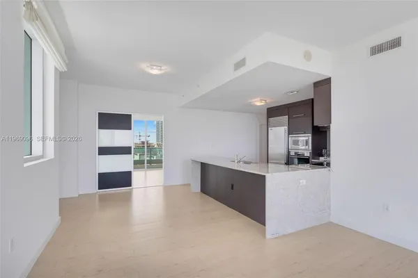 $7,500 | 900 Biscayne Boulevard, Unit 2401, Miami, FL 33132