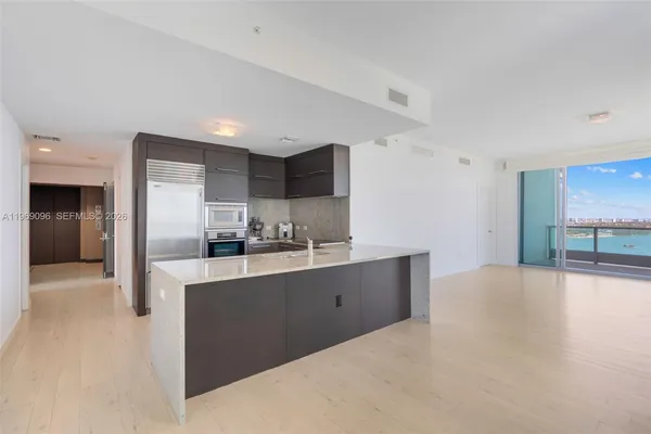 $7,500 | 900 Biscayne Boulevard, Unit 2401, Miami, FL 33132