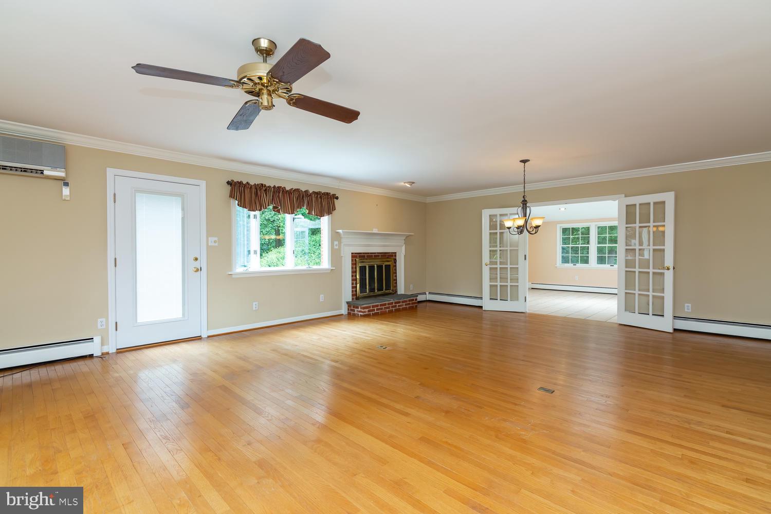 260 Buttonwood Road Landenberg, PA 19350 - Photo 5 of 44 Large, open family room with fireplace!
