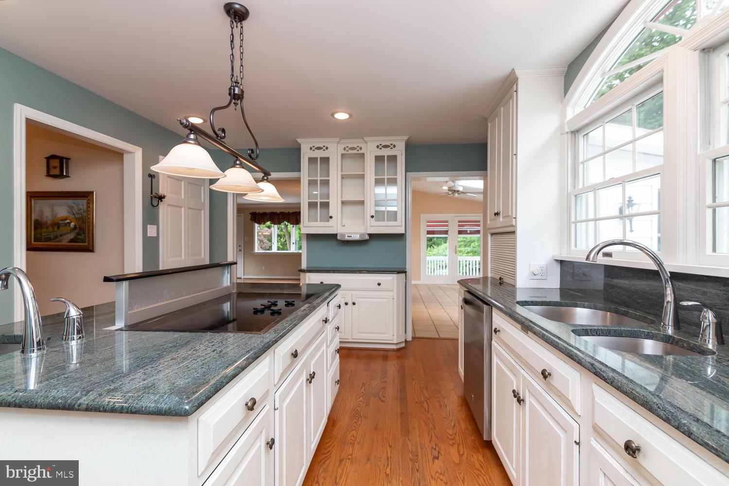 260 Buttonwood Road Landenberg, PA 19350 - Photo 10 of 44 Island with cook top!
