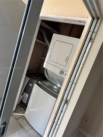 $2,200 | 430 Southeast 7th Street, Unit 204E, Dania Beach, FL 33004