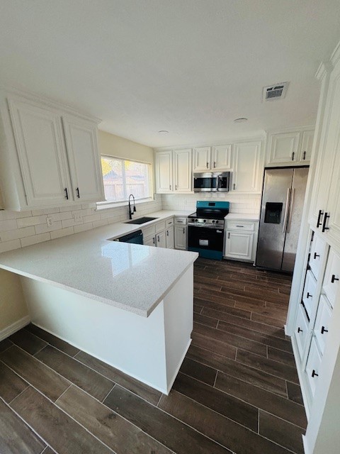 2007 Bridge Cross Lane Houston, TX 77067 - Photo 13 of 13 a kitchen with granite countertop a refrigerator stove top oven and sink