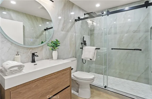 $3,550,000 | 10 White Water Drive, Corona del Mar, CA 92625