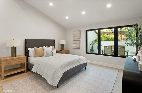 $3,550,000 | 10 White Water Drive, Corona del Mar, CA 92625