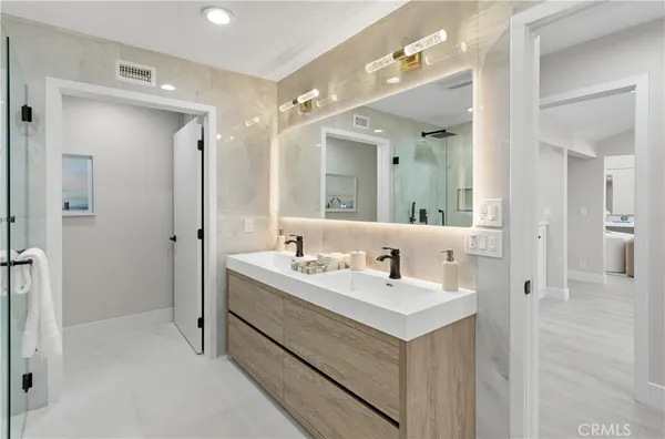 $3,550,000 | 10 White Water Drive, Corona del Mar, CA 92625