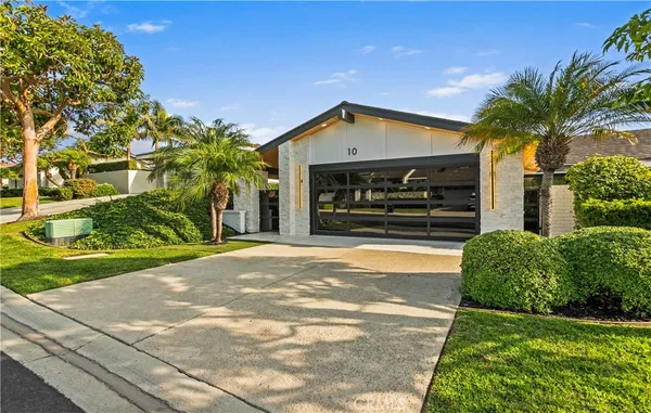 $3,550,000 | 10 White Water Drive, Corona del Mar, CA 92625