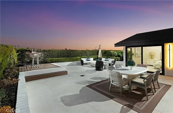 $3,550,000 | 10 White Water Drive, Corona del Mar, CA 92625