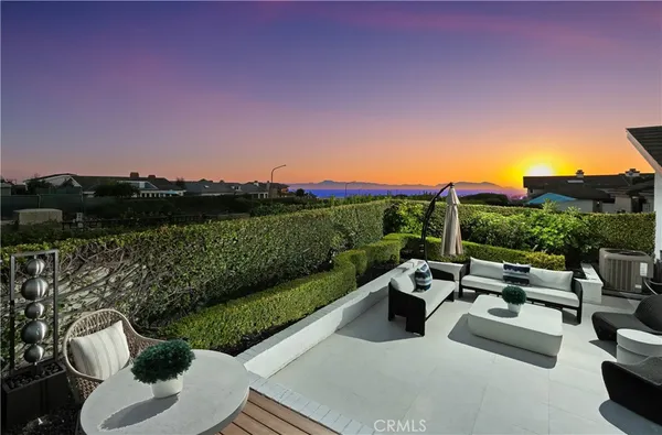 $3,550,000 | 10 White Water Drive, Corona del Mar, CA 92625