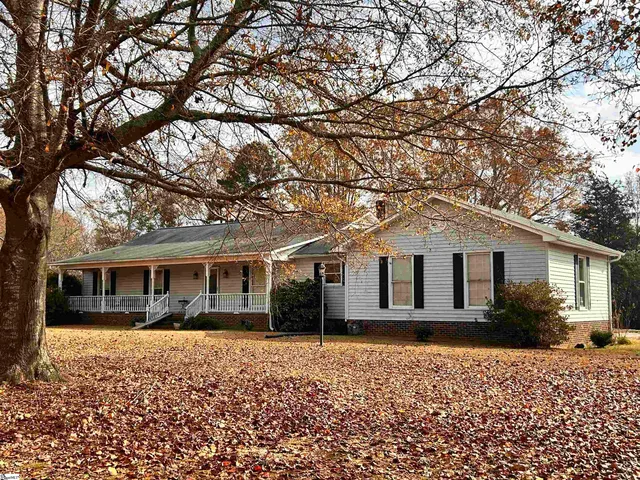 $265,000 | 3389 Lakeview Drive, Laurens, SC 29360