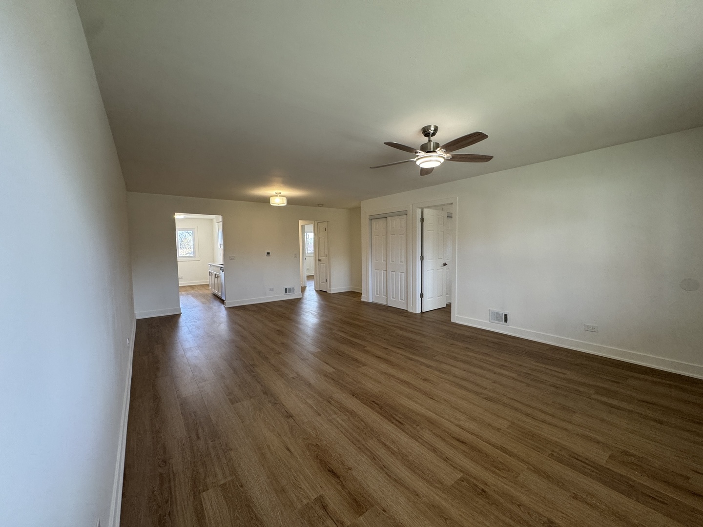 633 Dulles Road, Unit B Des Plaines, IL 60016 - Photo 3 of 16 Gallery Image 3