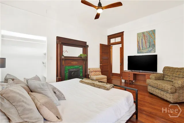 $3,800 | 118 West Waldburg Street, Savannah, GA 31401