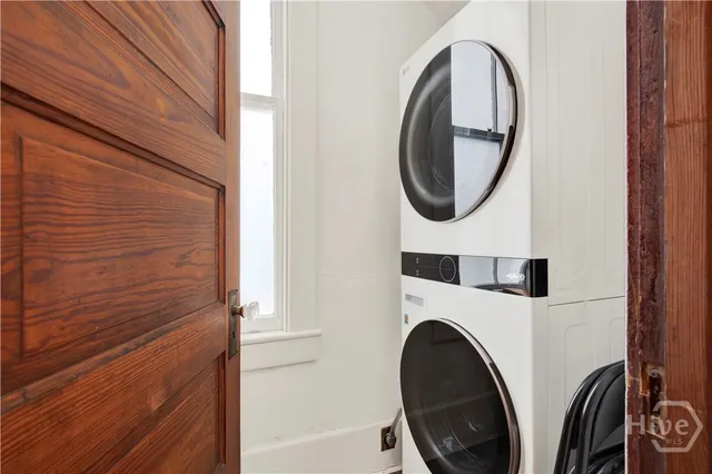 $3,800 | 118 West Waldburg Street, Savannah, GA 31401